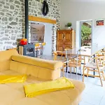 Grand Ideal Pour Famille Et Groupe, Piscine Et Plages Privees Semesterbostad Causse-de-la-Selle