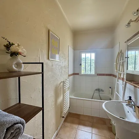 Grand Ideal Pour Famille Et Groupe, Piscine Et Plages Privees * Causse-de-la-Selle